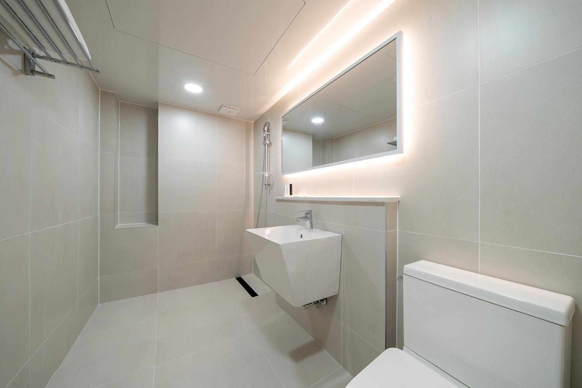 Mono Hotel Suwon Exterior foto